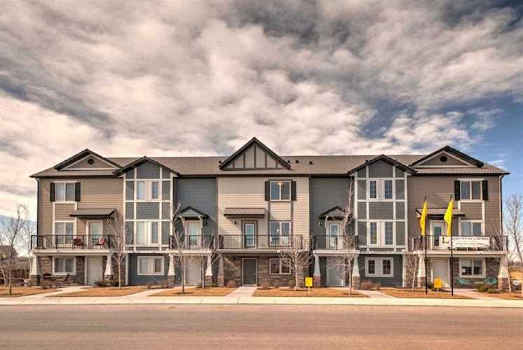 419 Legacy Village Way SE Calgary, AB T2X 3Z3
