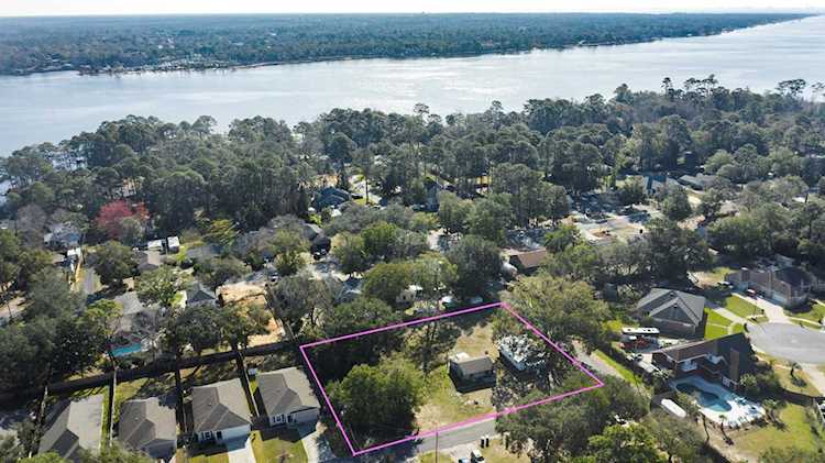 1679 Sycamore Avenue Niceville, FL 32578