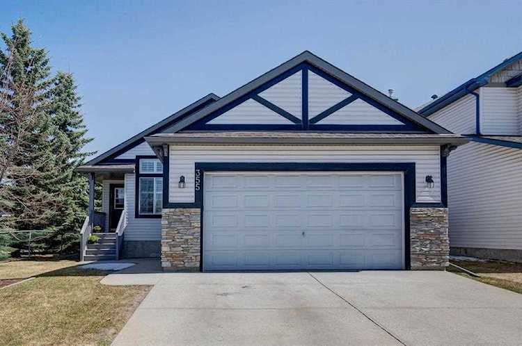 355 Somerset Dr SW Calgary, AB T2Y 4G7