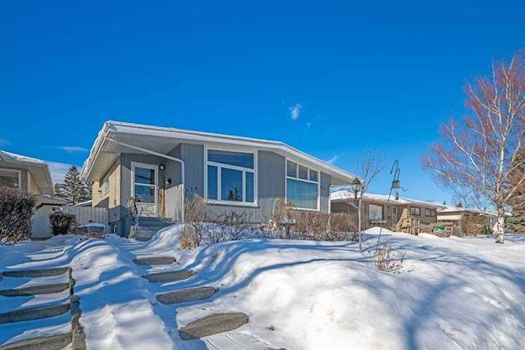 739 45 St SW Calgary, AB T3C 2B6