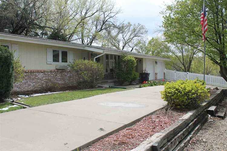 7 Oak Valley Dr Manhattan, KS 66502