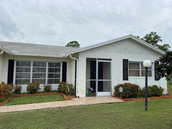 7184 E Pine Forest Circle Lake Worth, FL 33467
