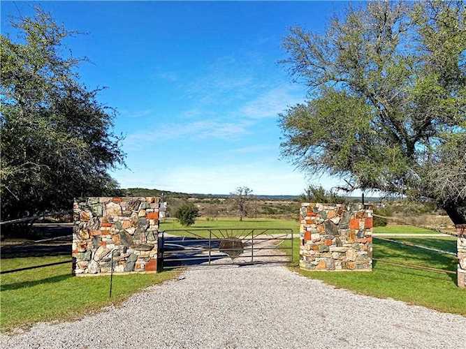 25900 Red Brangus RD Spicewood, TX 78669