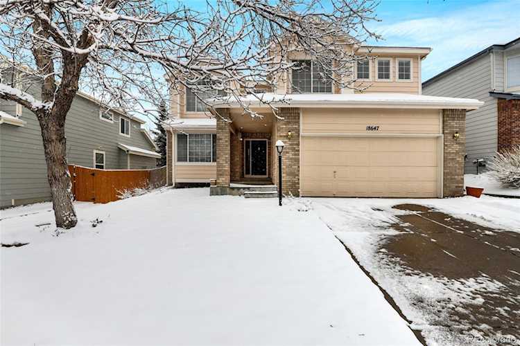 18647 E Berry Dr Aurora, CO 80015 | MLS ® 7134493 Photo 1