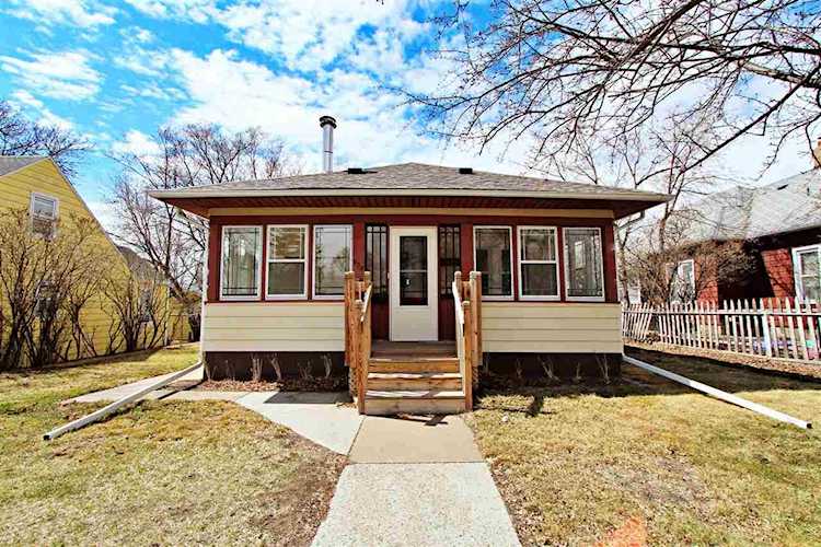 908 SE 3rd St Minot, ND 58701 | MLS 210730 Photo 1