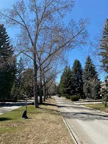 8 Eagle Ridge Place SW Calgary, AB T2S 0S1