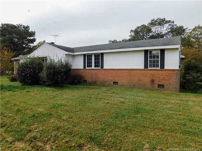 7036 Potter Ln Gloucester, VA 23061