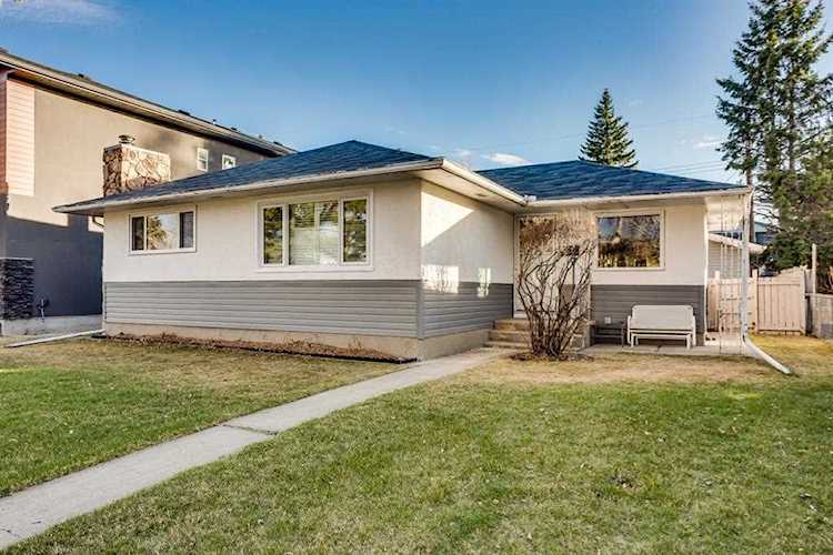 2733 Brecken Rd NW Calgary, AB T2L 1H4