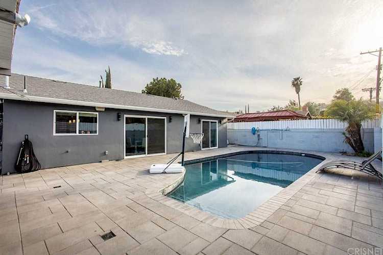 24209 Friar St Woodland Hills, CA 91367