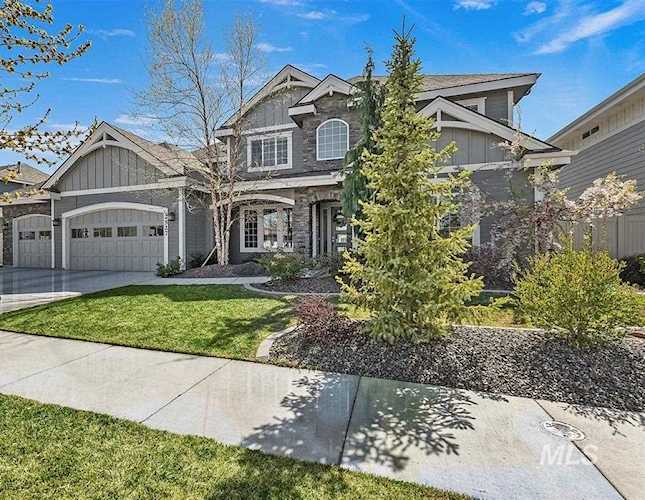 2527 E Taormina Drive Meridian, ID 83642