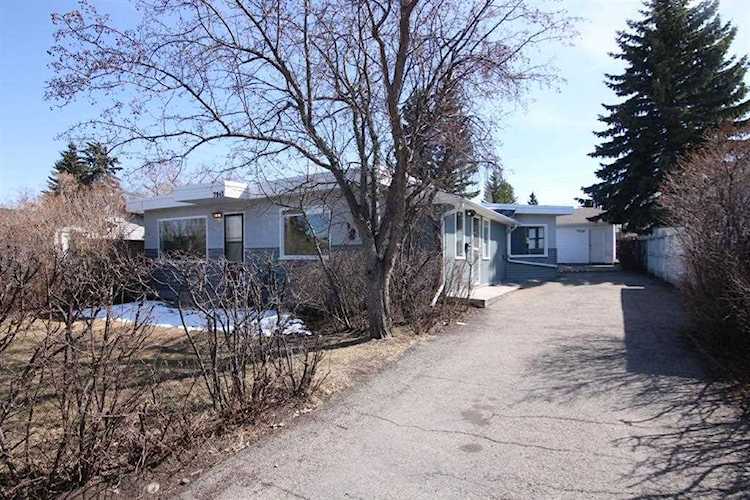 7943 48 Ave NW Calgary, AB T3B 2A7