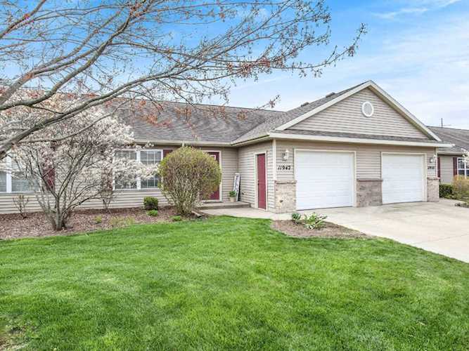 11942 Burning Bush Ct Holland, MI 49424