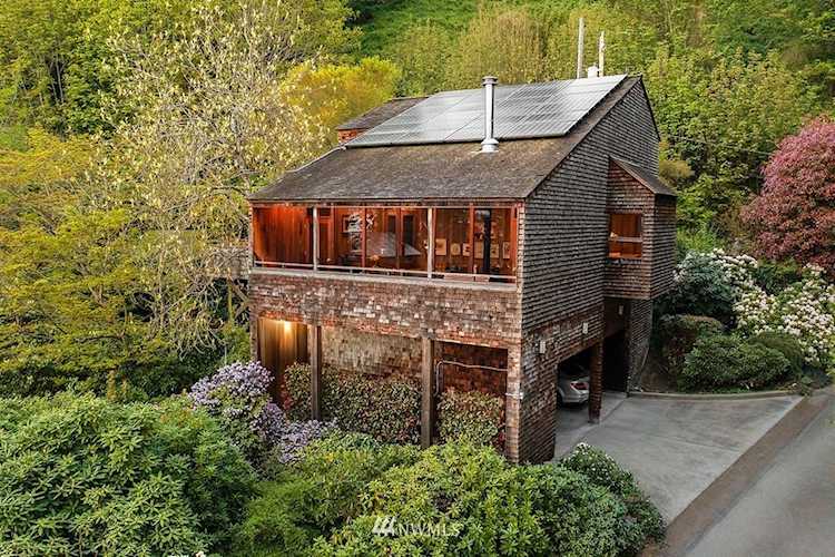 3237 Perkins Ln W Seattle, WA 98199
