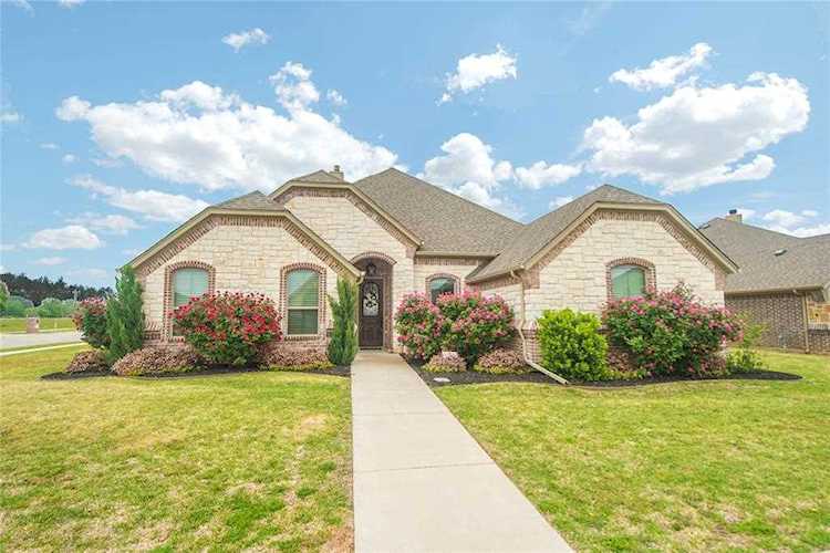 322 Oar Wood Drive Granbury, TX 76049