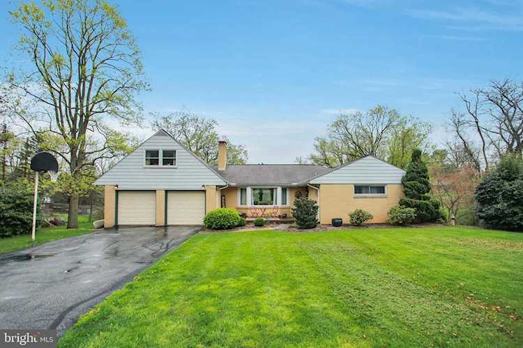 809 Meadow Ln Camp Hill, PA 17011