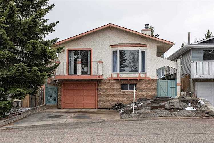 260 Sandstone Place NW Calgary, AB T3K 2X6