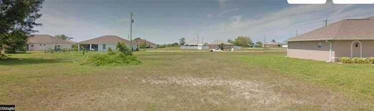 2824 NE 2nd Place Cape Coral, FL 33909 | MLS 221021045 Photo 1