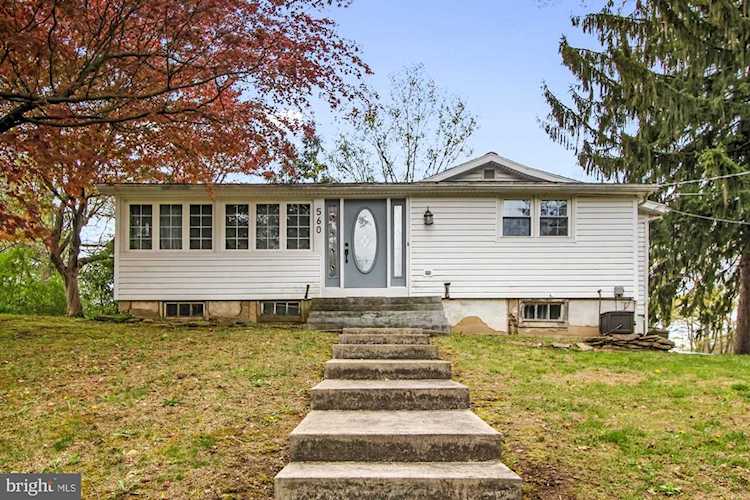 560 Park St Manchester, PA 17345