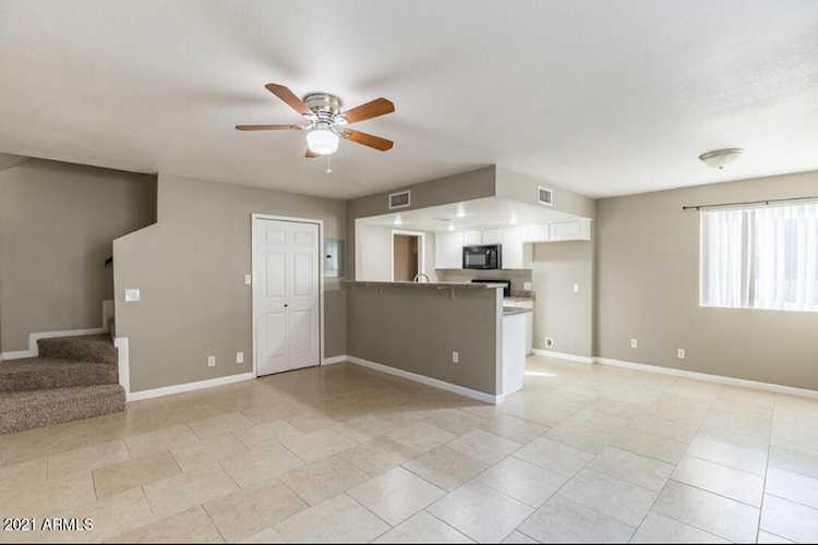1211 N 47th Place Phoenix, AZ 85008