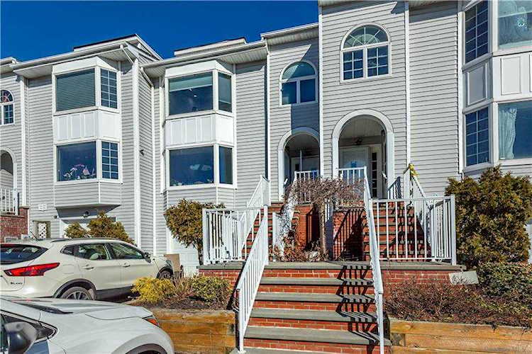241-70 Oak Park Drive Douglaston, NY 11362