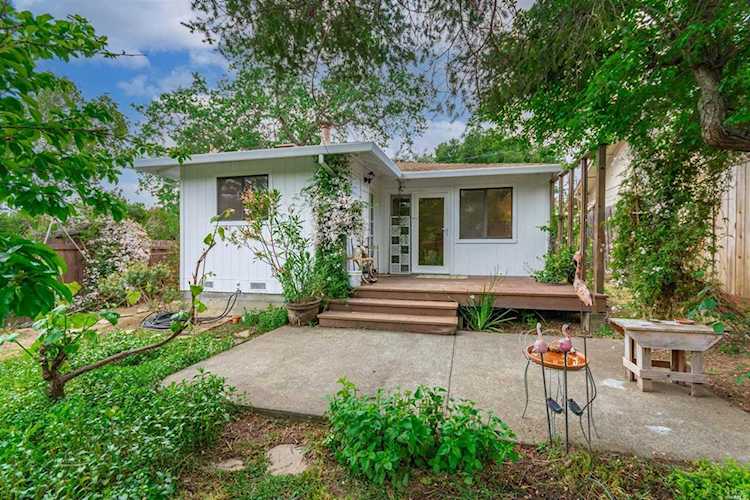 18375 Second Avenue Sonoma, CA 95476