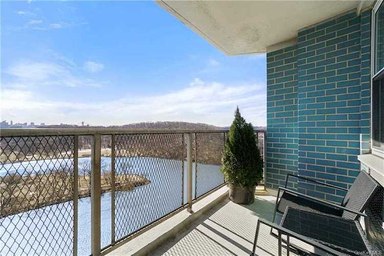2400 Johnson Avenue #11F Bronx, NY 10463