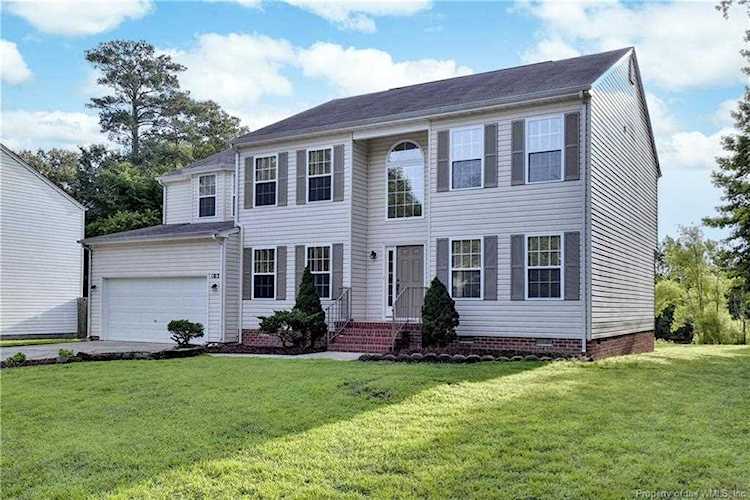 102 John Carl Dr Yorktown, VA 23692