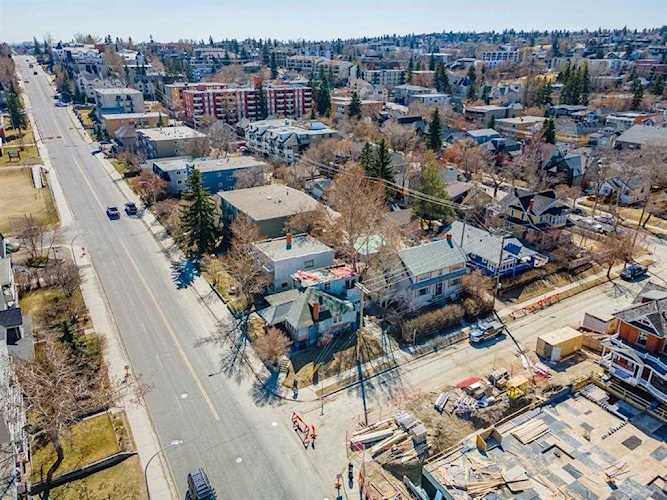 2103 14 St SW Calgary, AB T2T 3T2