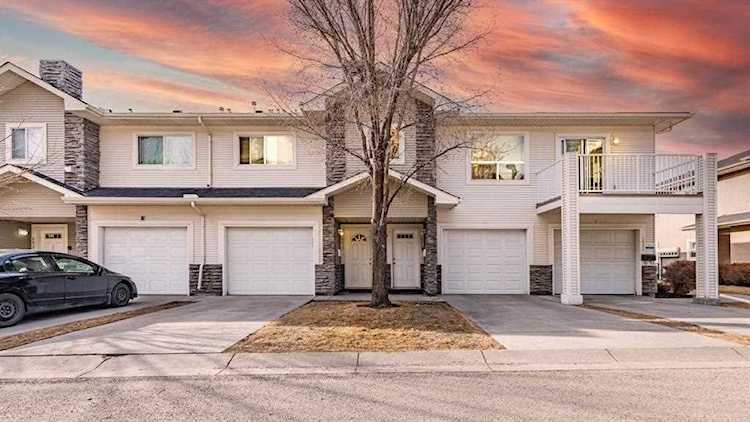 6633 Pinecliff Grove NE Calgary, AB T1Y 7K8