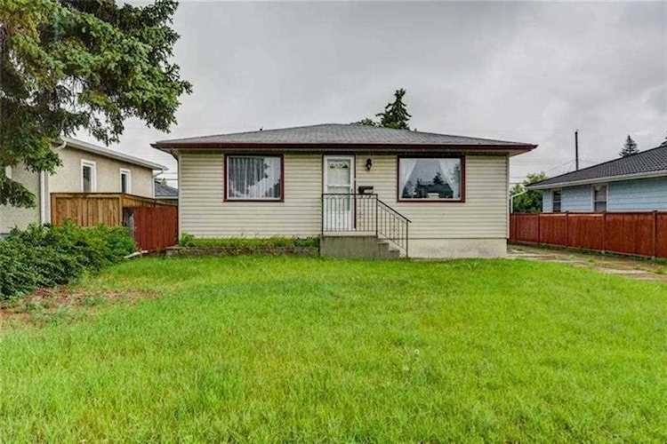 2206 43 St SE Calgary, AB T2B 1H5