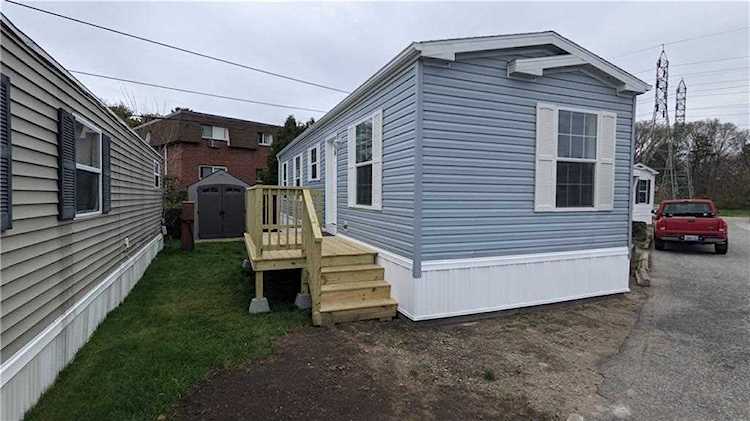 242 Manton St Pawtucket, RI 02861