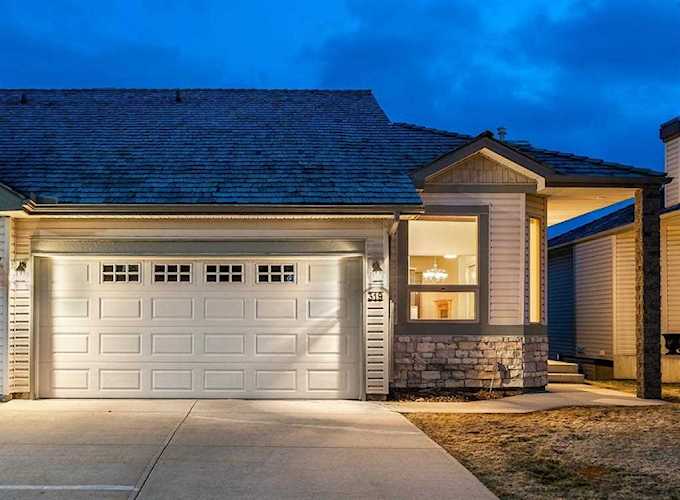 319 Springbank Villas SW Calgary, AB T3H 5P7