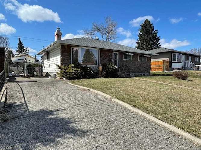 2443 42 St SE Calgary, AB T2B 1G6