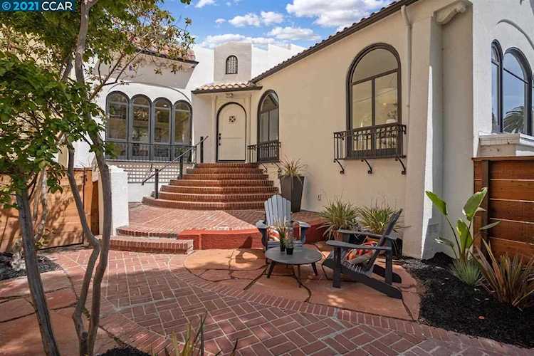 310 Lee St Oakland, CA 94610