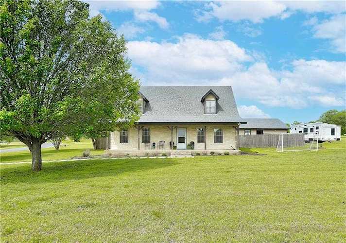 110 Lemens Ave Hutto, TX 78634