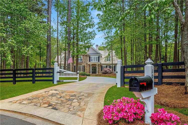 105 Old Barn Ct Milton, GA 30004