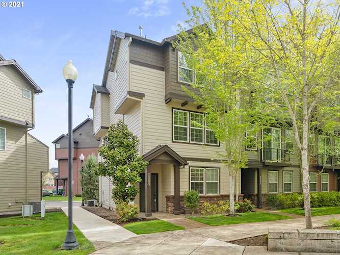 3353 SE Pepperwood Way Hillsboro, OR 97123