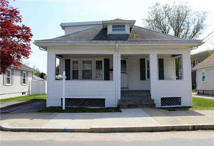 4 Smith St Lincoln, RI 02865