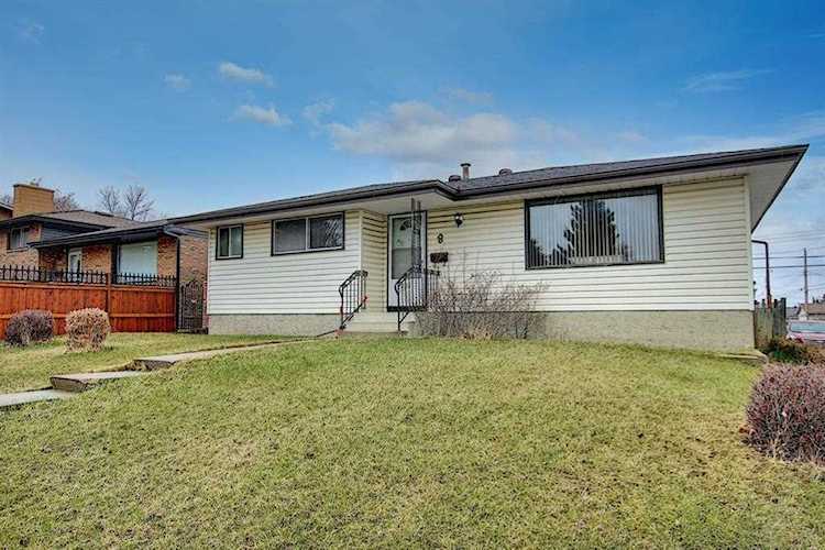 8 Huntwick Way NE Calgary, AB T2K 4H3