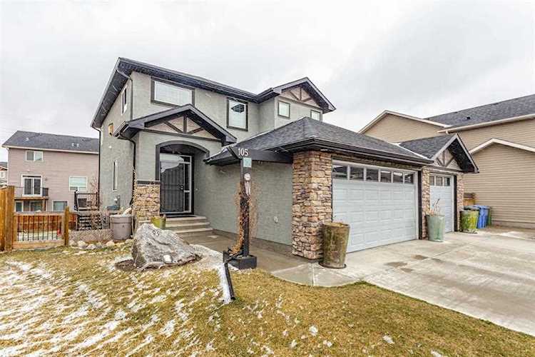 105 Rainbow Falls Bay Chestermere, AB T1X 0S5