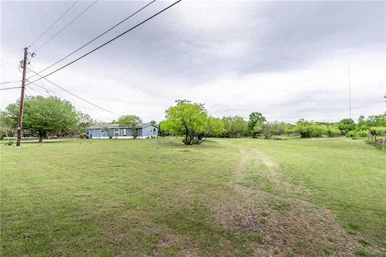 000 Rainbow LN Del Valle, TX 78617