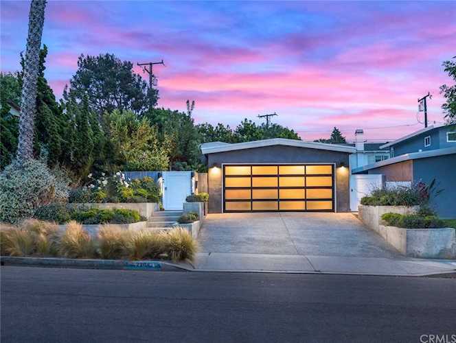 2204 N Ardmore Ave Manhattan Beach, CA 90266