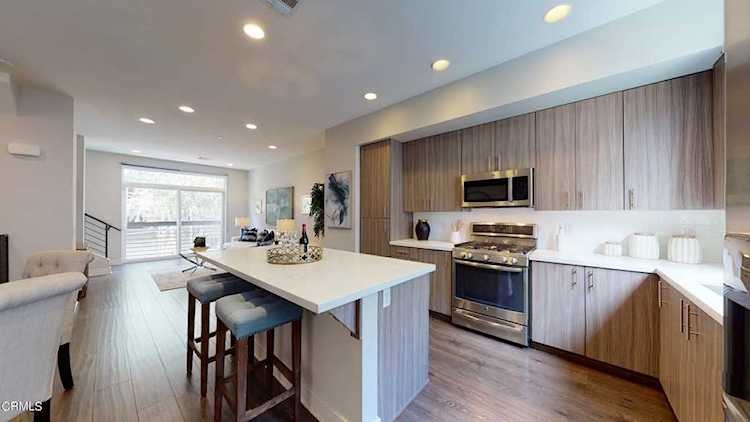 2753 Waverly Dr #302 Los Angeles, CA 90039