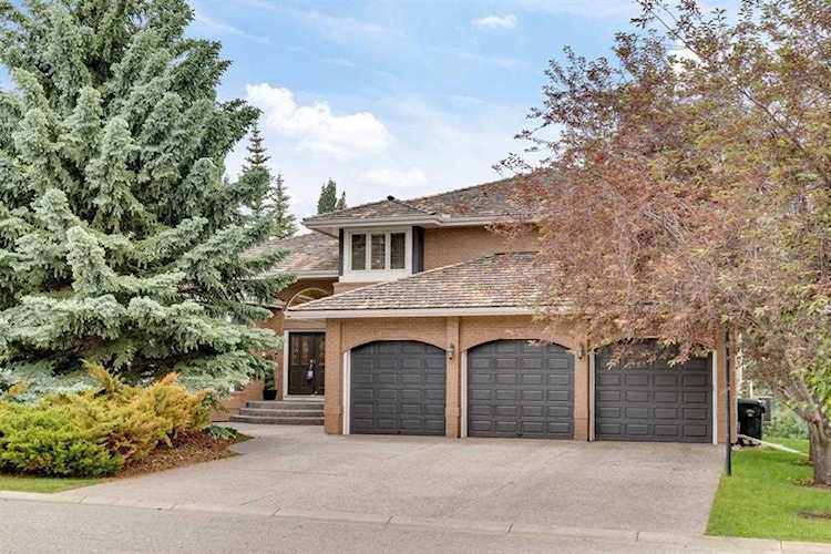 159 Pumpmeadow Place SW Calgary, AB T2V 5H4