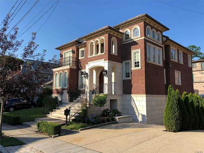 46-51 241 Street Douglaston, NY 11362