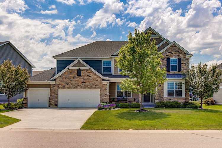 11247 Whitewater Drive Woodbury, MN 55129