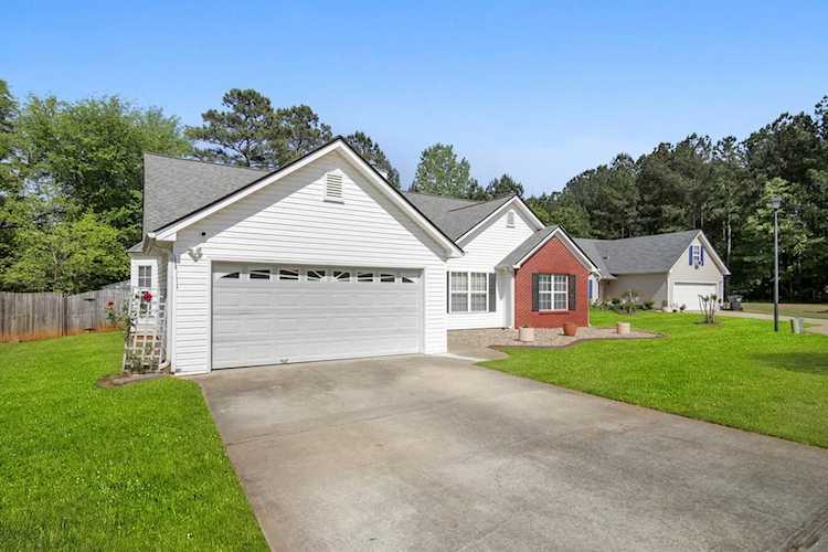 919 Harbins Pass Dr Dacula, GA 30019