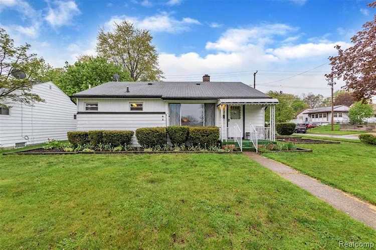 1510 S Harris Rd Ypsilanti Twp, MI 48198 | MLS 2210027621 Photo 1