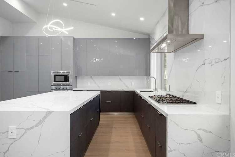 14811 Jadestone Dr Sherman Oaks, CA 91403