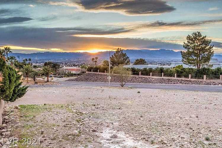6881 Mountridge Dr Las Vegas, NV 89110